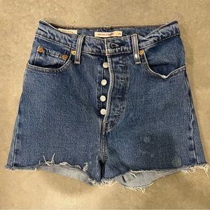 Levi’s Ribcage Straight button fly shorts